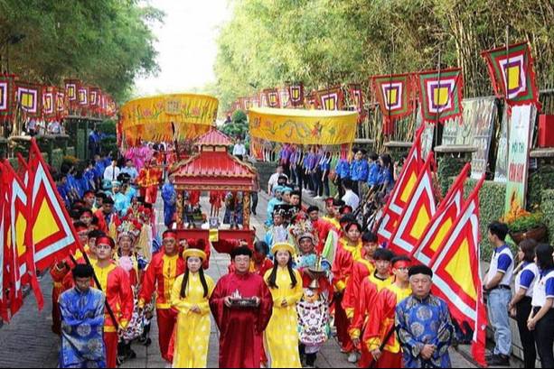 Thủ tướng Chính phủ yêu cầu thực hiện nếp sống văn minh, an toàn, tiết kiệm trong Lễ hội xuân năm 2025